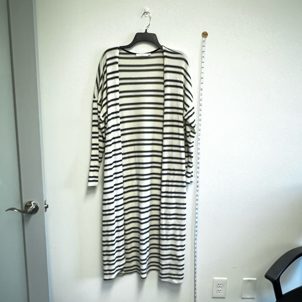 ALL IN FAVOR Size Small Striped Knit Long Sleeve Long Sweater Cardigan